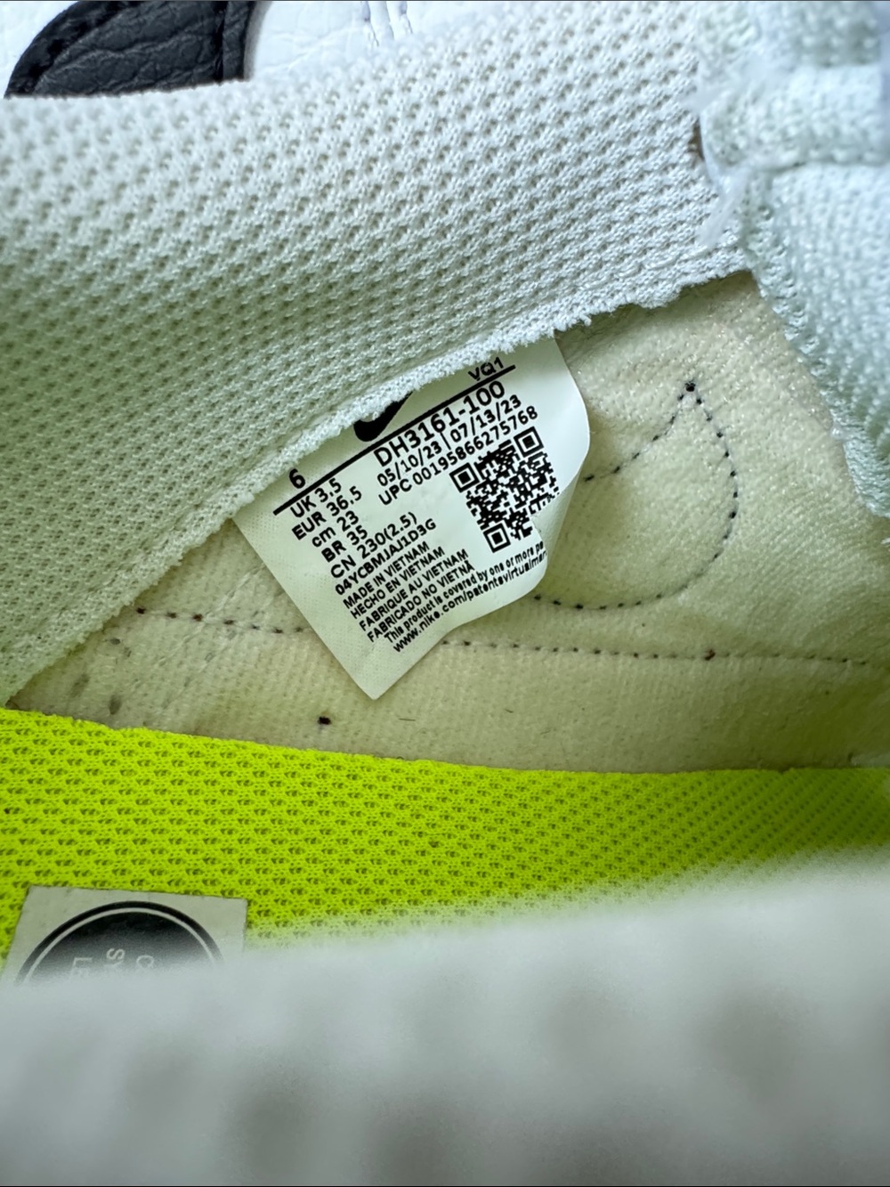 Nike White Low-Top Sneakers - Picture 5 of 5